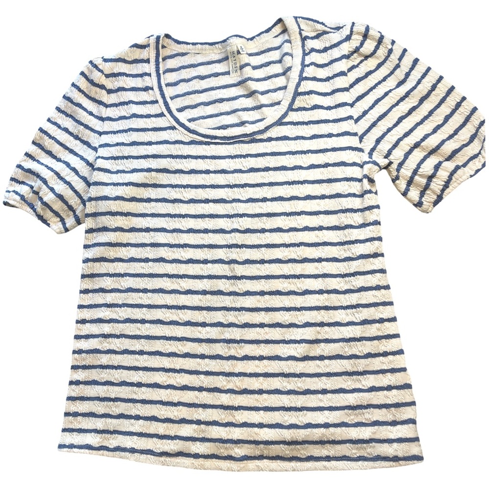 Comfy Style Cream & Light Blue T-shirt from Hayden Los Angeles size Medium